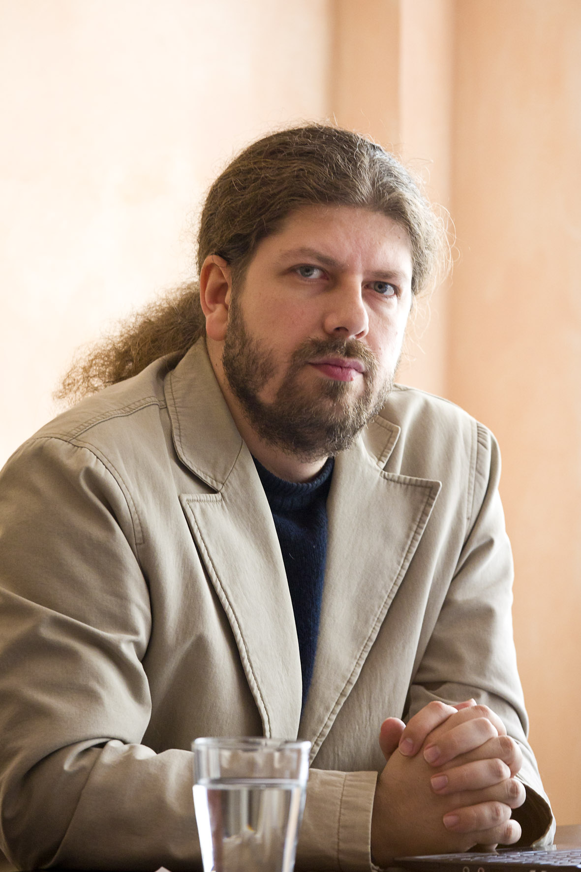 Deputatul Remus Cernea vrea sa inlocuiasca Religia cu o alta materie in scoli si licee!